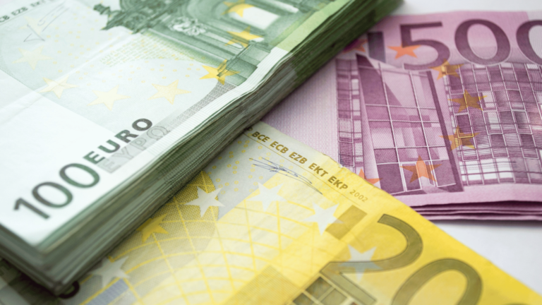 Wie lange dauert es 10000 Euro zu sparen?